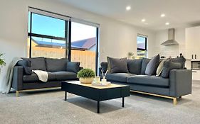 Brand New & Ready For You! By Kosh Bnb